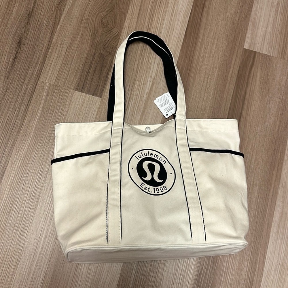 New Lululemon Daily Multi-Pocket Tote Canvas